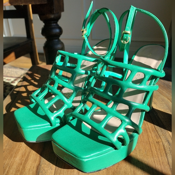Via Libera Emerald Green Cutout Platform Heels Size 23.5 (6.5) - Picture 3 of 9